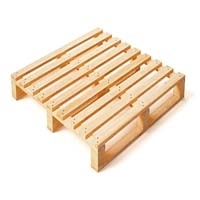 Водочные бутылки паллетами